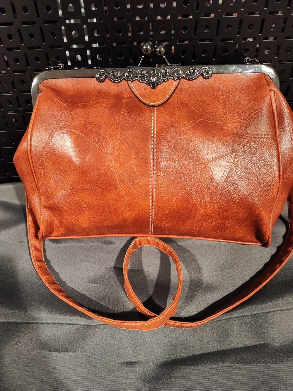 VINTAGE Leather Kiss-Lock Shoulder handbag in Cognac white stitching BOHO style
